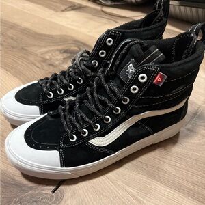 Vans SK8 HI MTE Size 10 Black